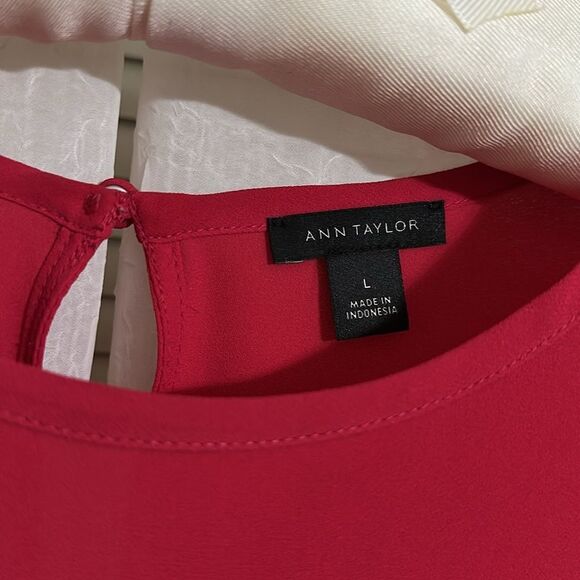 Ann Taylor L Fuchsia Pink Crew Back Button Keyhole Gathered Short Sleeve Blouse - Picture 6 of 7